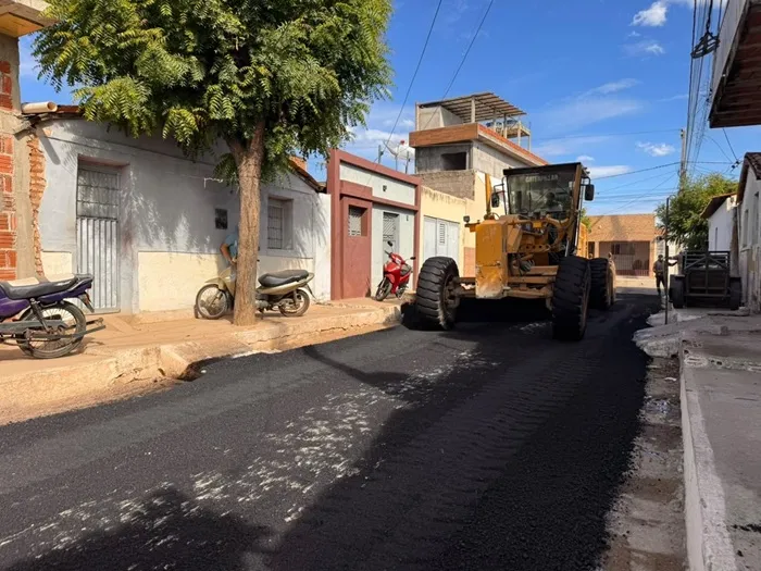 O prefeito Helder Carvalho mais uma vez ressaltou que o trabalho não pára para garantir o desenvolvimento de Sousa. (Foto: Reprodução).