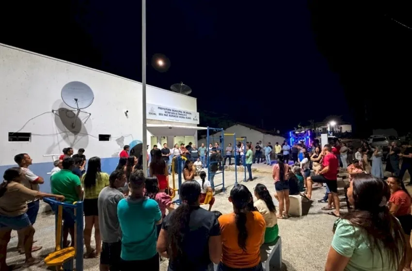 Prefeito Helder Carvalho comemora com moradores da Comunidade Rural Curral Velho a entrega de pavimentação e iluminação em LED
