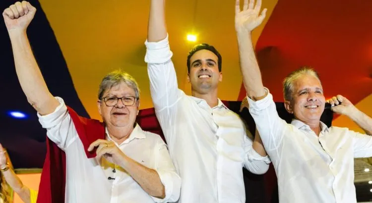 O evento reuniu mais de 20 mil pessoas, com caravanas vindas de diversas regiões da Paraíba e apoiadores da Capital, em uma das maiores mobilizações políticas do estado. (Foto: Reprodução).