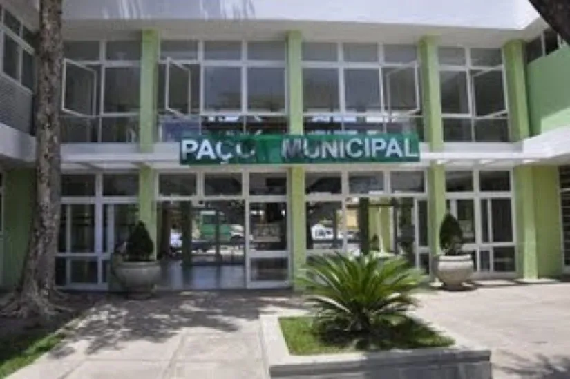 O prefeito Helder Carvalho, a antecipação faz parte do compromisso da gestão com os servidores inativos, reconhecendo a contribuição daqueles que dedicaram anos de trabalho ao desenvolvimento de Sousa. (Foto: Reprodução).