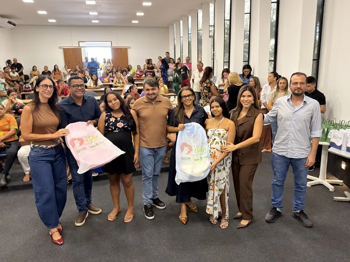 O evento aconteceu no Auditório da Secretaria Municipal de Educação e reuniu secretários, vereadores, gestores e beneficiários. (Foto: Reprodução).