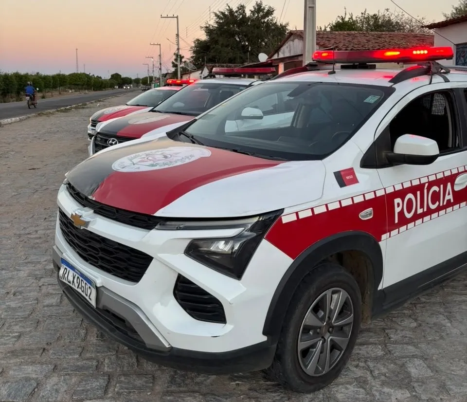 Casal armado e encapuzado pratica arrastão, amarra vítimas em árvore e subtraem dinheiro, na zona rural de Santa Cruz