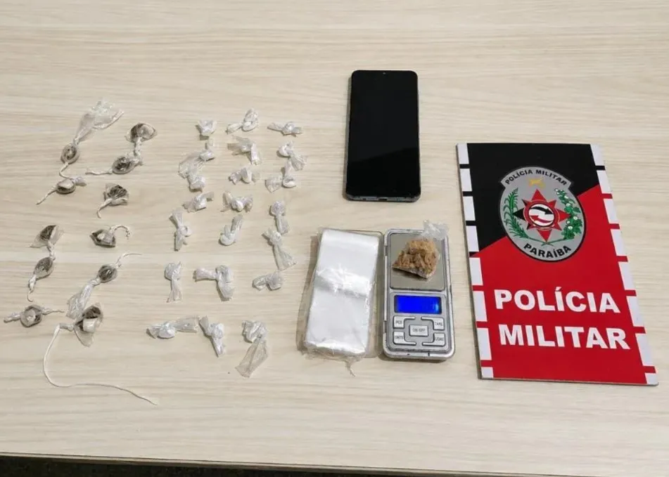 Todo o material apreendido foi apresentado na delegacia de Polícia Civil, para que fossem realizados os procedimentos que determinam a lei (Foto: Reprodução)
