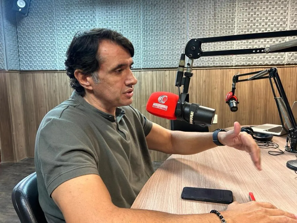 André Gadelha minimiza apoio de Leo Bezerra a Nabor e diz que seguirá campanha sem depender de acordos políticos