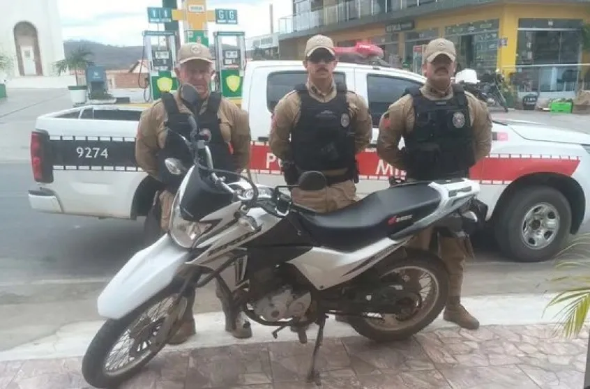 Polícia Militar apreende motocicleta suspeita de clonagem no Centro de Bonito de Santa Fé