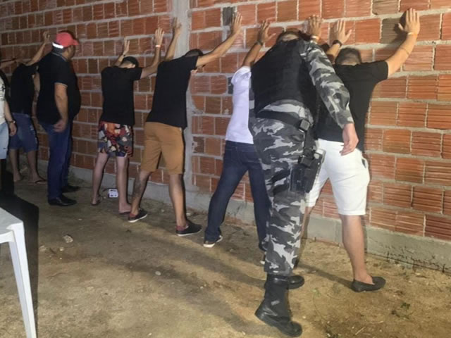 Diante do ato ilícito, a festa foi encerrada e o organizador e promotor do evento foi conduzido à delegacia de Polícia Civil (Foto: Reprodução)