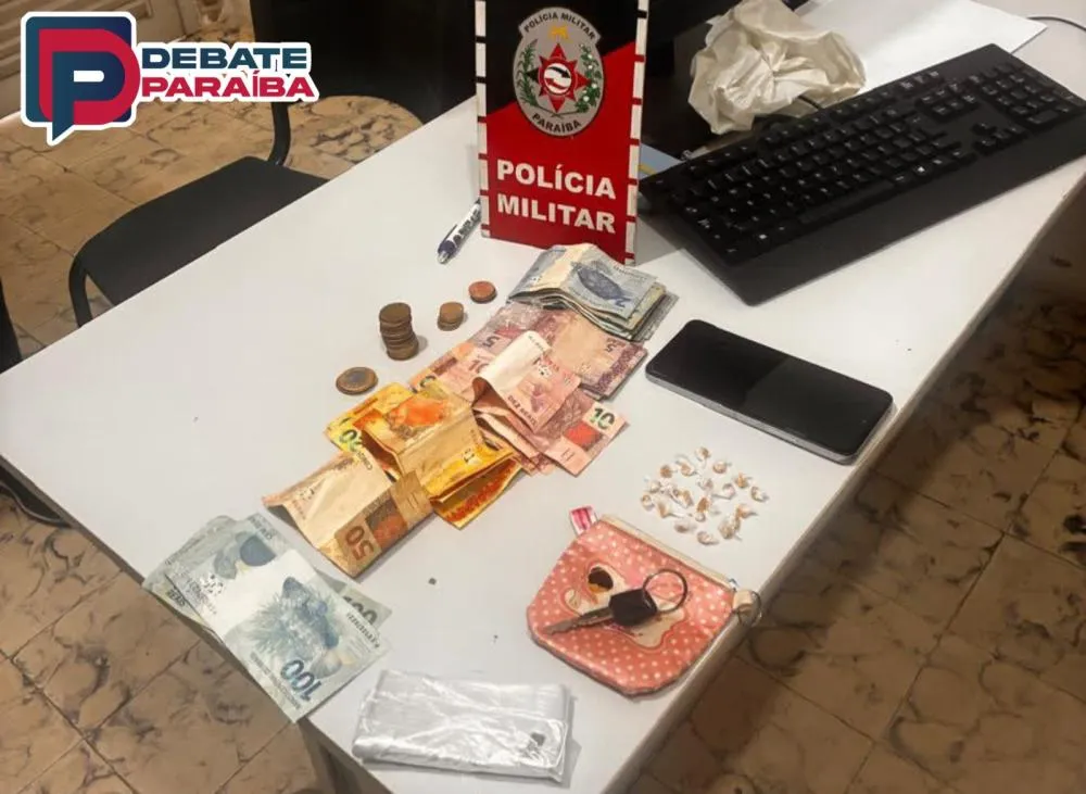 O menor infrator e o material apreendido foram apresentados na delegacia de Polícia Civil, para que fossem adotados os procedimentos que determinam a lei (Foto: Reprodução)
