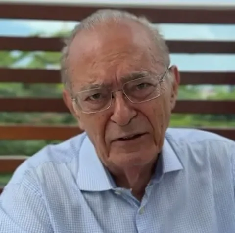 No vídeo, o líder político também defendeu que os eleitores sousenses priorizem candidatos com vínculos e compromissos efetivos com o município. (Foto: Reprodução).