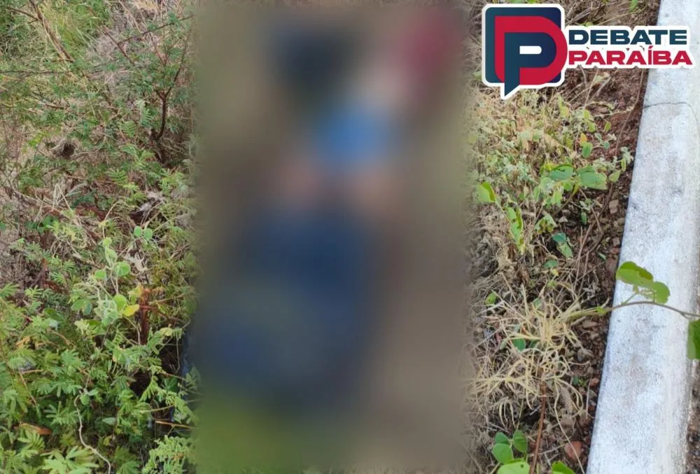 O local do crime foi isolado até a chegada do delegado de plantão e dos peritos da Polícia Civil (Foto: Reprodução)