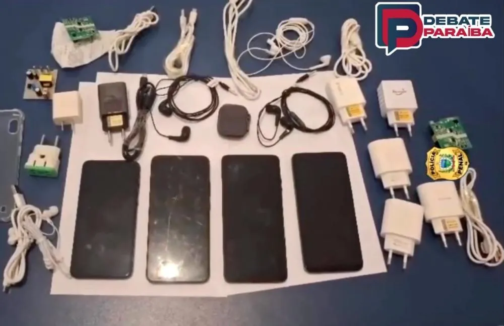Policiais penais interceptam arremesso de celulares, fones de ouvido e relógio no Presídio Padrão de Catolé do Rocha
