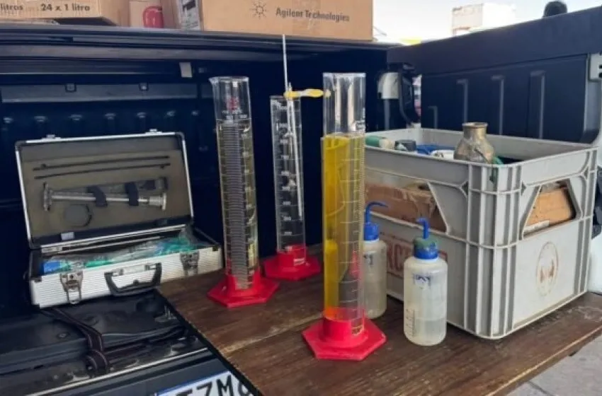 Os fiscais também coletaram uma amostra de etanol para análise laboratorial, após suspeita de que o combustível apresentava quantidade de água acima do permitido. (Foto: Reproção).