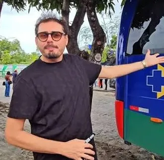 De acordo com os dados da licitação, a prefeitura pretende adquirir um Papai Noel, um trenó e duas renas, todos confeccionados em fibra de vidro. (Foto: reprodução).