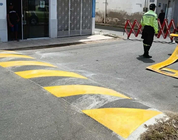 A ação tem como objetivo reforçar a sinalização viária e contribuir para a organização do trânsito e a segurança de motoristas e pedestres. (Foto: reprodução).
