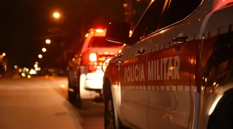 Mulher e criança de 10 anos são rendidas por trio armado durante assalto a residência em Cajazeiras