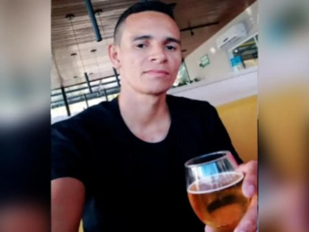 O local foi isolado até a chegada do delegado de plantão e dos peritos da Polícia Civil (Foto: Reprodução)
