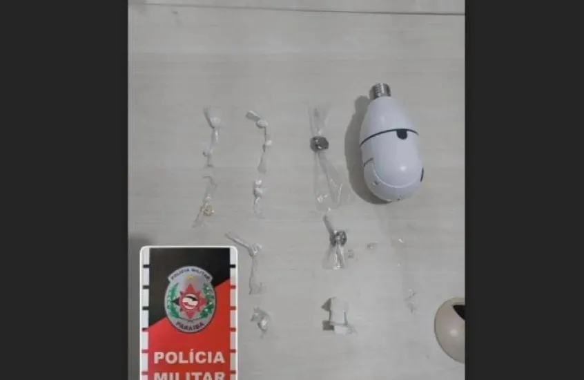 Homem é detido após PM encontrar maconha, cocaína e crack escondidos em imóvel abandonado em Cajazeiras