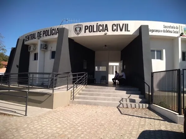 Homem é preso após perseguir e ameaçar mulher e causar tumulto dentro da DEAM de Cajazeiras