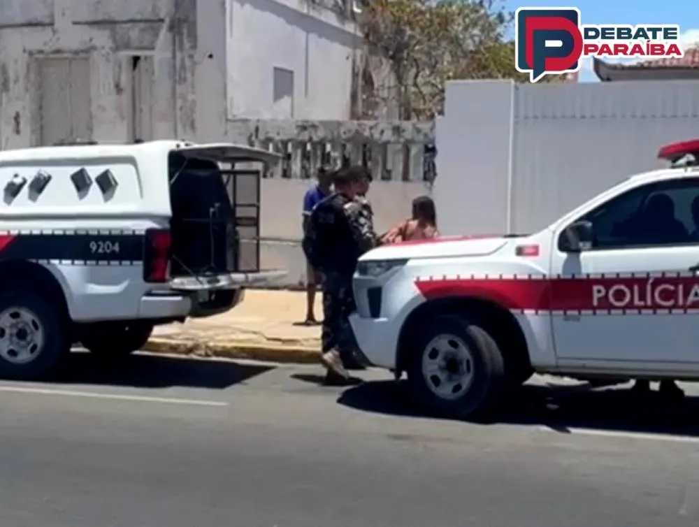 Jovem é presa pela Força Tática com pedras de crack e dinheiro, durante ação realizada em Pombal