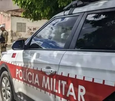 Ainda durante a situação, o suspeito se envolveu em uma luta corporal com o irmão, que sofreu escoriações na cabeça e no pescoço. (Foto: Reprodução).