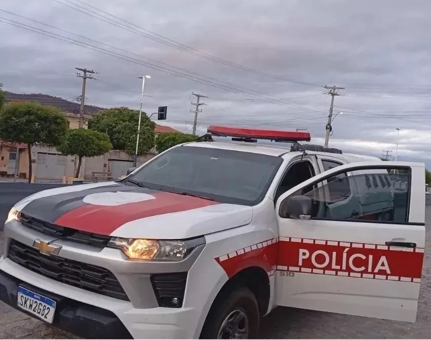 A ordem judicial decorre de uma condenação definitiva, com pena remanescente de quatro anos e dois meses de reclusão, a ser cumprida em regime semiaberto. (Foto: Reprodução).