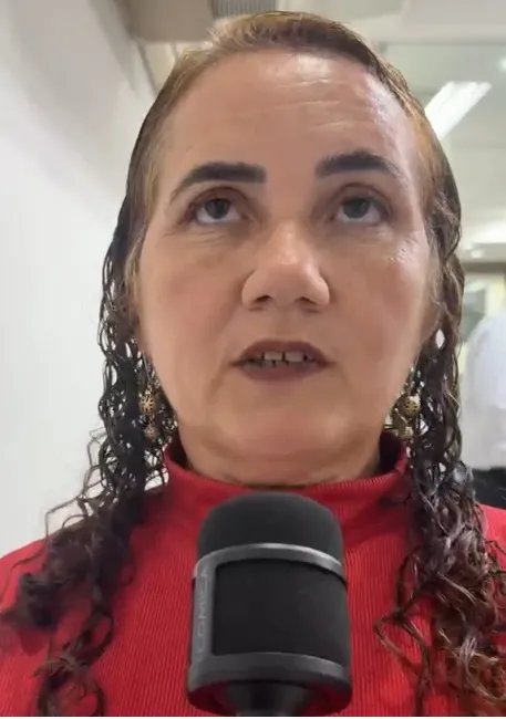 A vereadora Maria de Fátima já anunciou sua candidatura à reeleição, buscando permanecer na condução dos trabalhos legislativos. (Foto: Reprodução).