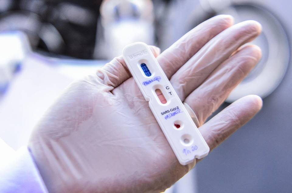  Cada caixa de testes contém 25 unidades o que totaliza 7.500 unidades. (Foto: reprodução).