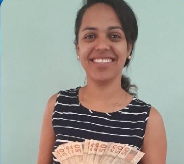 Mayara ganhou R$ 1000,00 na Rodada da Sorte.