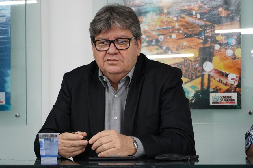 Conforme o voto do relator, consta multa de R$ 5 mil ao ex-secretário Aléssio Trindade de Barros. (Foto: Reprodução).
