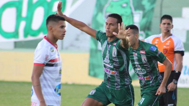 Rony Lobo comemora único gol da partida contra o São Paulo Crystal (Foto: Jefferson Emmanuel / Sousa)