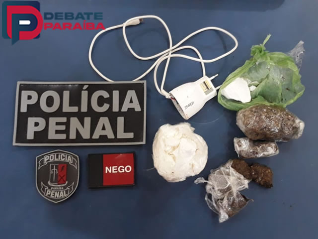 O material apreendido foi apresentado ao Diretor Charles Martins para dar continuidade ao procedimento que requer o caso (Foto: Reprodução)