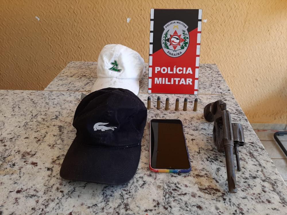 O material apreendido foi entregue na Delegacia da Polícia Civil de Catolé do Rocha, para serem adotadas as medidas cabíveis (Foto: Divulgação PMPB)