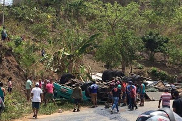 Ainda não se sabe os motivos que levaram o caminhoneiro a perder o controle do veículo.​ (Foto: Arquivo)