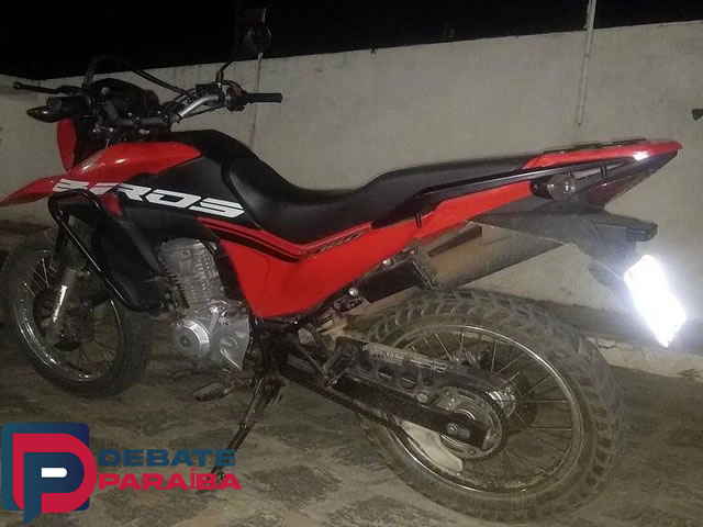 A motoneta foi rebocada à Delegacia Distrital e após serem realizados os procedimentos necessários foi entregue ao verdadeiro proprietário (Foto: Reprodução)