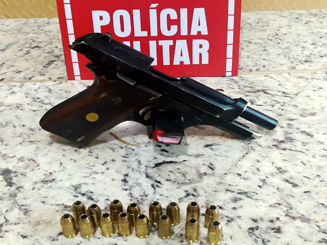 O suspeito junto com o material, foi conduzido à Delegacia da Polícia Civil de Catolé do Rocha, para serem adotadas as medidas cabíveis (Foto: Divulgação PMPB)