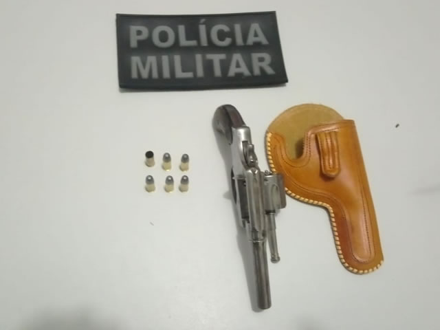 A foi então presa em flagrante e conduzida à Delegacia da Polícia Civil de São Bento, para serem adotadas as medidas cabíveis (Foto: Divulgação PMPB)