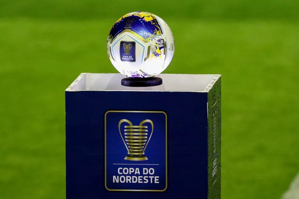Bola da Copa do Nordeste 2021 — Foto: Marlon Costa/Pernambuco Press