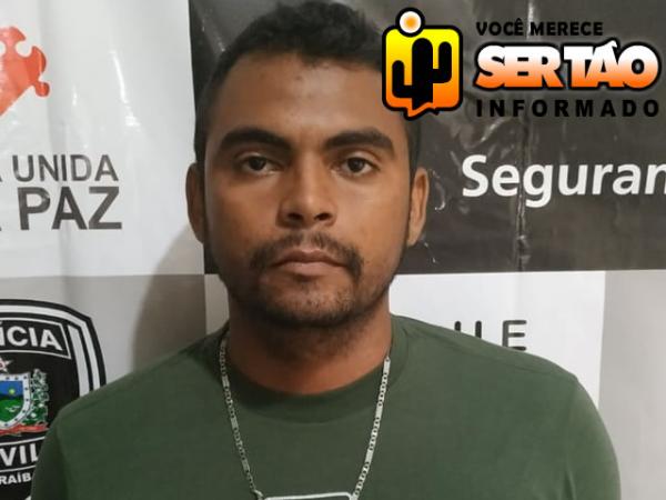Garçom é preso no centro de Sousa. (Foto: Sertão Informado).