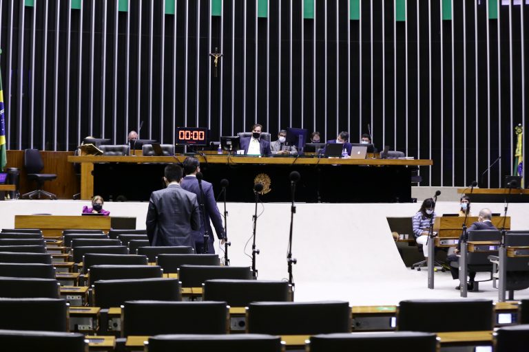 O projeto que foi apresentado em fevereiro deste ano, altera a Lei da Ficha Limpa para tornar elegíveis mesmo os gestores que cometeram atos de improbidade insanáveis. (Foto: Reprodução).