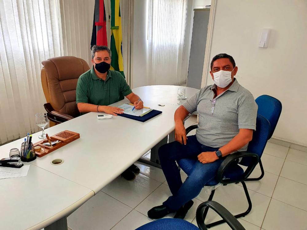 Com mais este apoio, que soma aos mais de 100 prefeitos que apoiam Efraim Filho na disputa pelo Senado.