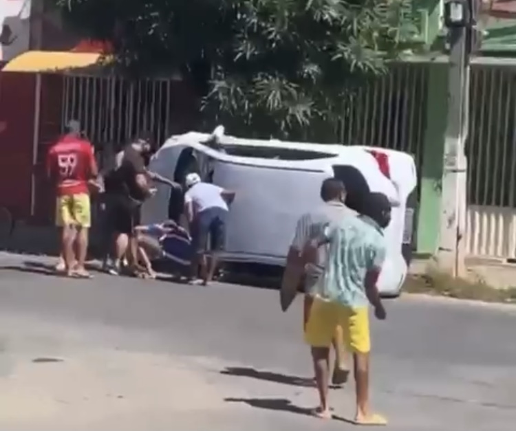 O policiamento de trânsito esteve no local do ocorrido e adotou as medidas necessárias ao caso (Foto: Reprodução)