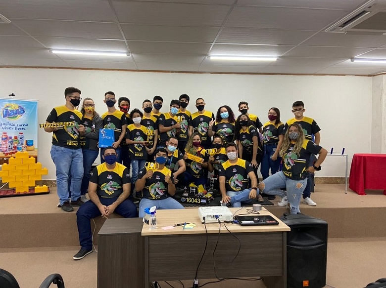 Alunos da Escola SESI José de Paiva Gadelha, de Sousa, venceu título em Festival sobre Robótica (Foto: Assessoria de Comunicação SESI)
