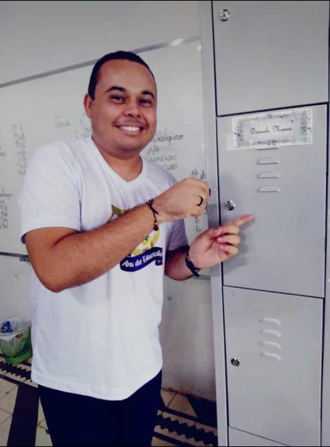 O Professor Fernando Araújo perdeu o seu pai na última segunda-feira (28) Foto: Redes Sociais