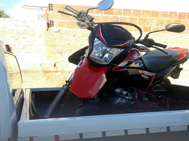 A motocicleta foi rebocada à delegacia de Polícia Civil e após serem realizados os procedimentos necessários será entregue ao proprietário legítimo (Foto: Reprodução)
