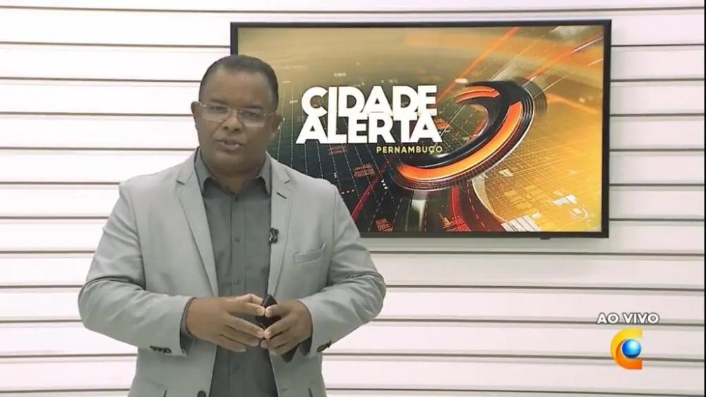Evenilson Santana é apresentador substituto do Cidade Alerta em Pernambuco (Foto: Reprodução/TV Clube)