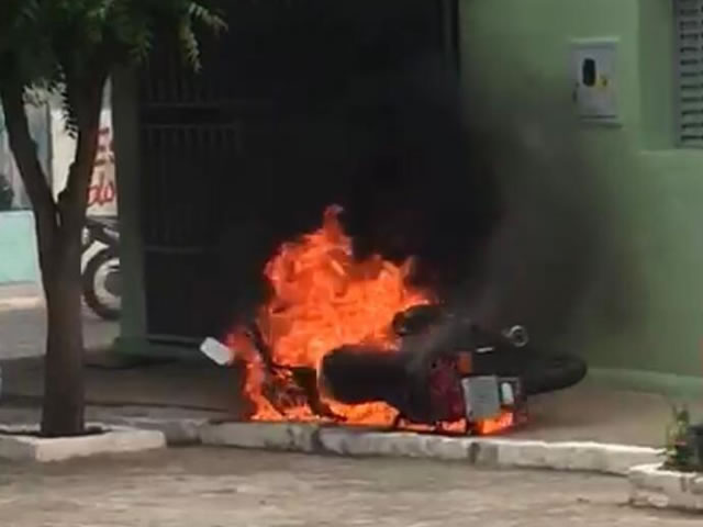 O homem foi levado à Delegacia Distrital de Sousa e apresentado a autoridade policial judiciária para serem adotados os procedimentos cabíveis (Foto: Reprodução Redes Sociais)