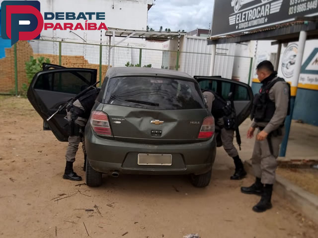Diante do ato ilícito, os suspeitos e a droga apreendida foram conduzidos à delegacia de Polícia Civil (Foto: Reprodução)