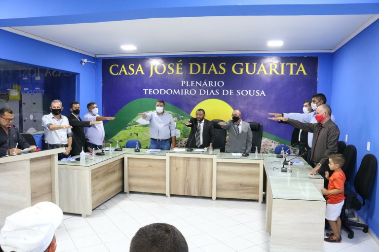 Chapa inteira de vereadores é cassada em Monte Horebe; Advogados comentam decisão