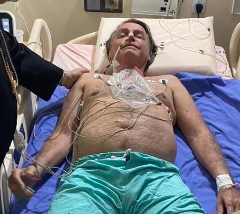 Presidente Jair Bolsonaro publica foto fazendo exames em Brasília nesta quarta-feira (14). — Foto: Reprodução/Instagram
