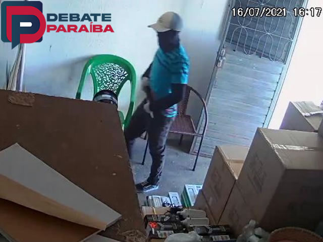 Guarnições da Polícia Militar ao terem conhecimento do crime iniciaram as diligências pela cidade, porém os criminosos não foram localizados e presos (Foto: Reprodução)