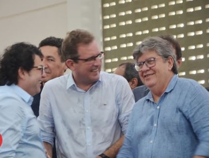 “Histórico de agressão à mulher e problemas com álcool”: colunista de site da capital diz que candidatura de Tyrone a vice de Azevêdo “já veio natimorto”